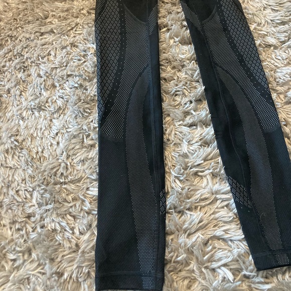 💕EUC! Lululemon leggings 4 - Picture 2 of 9